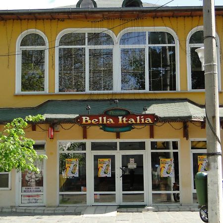 Hostel Bella Italia Brăila Exteriör bild