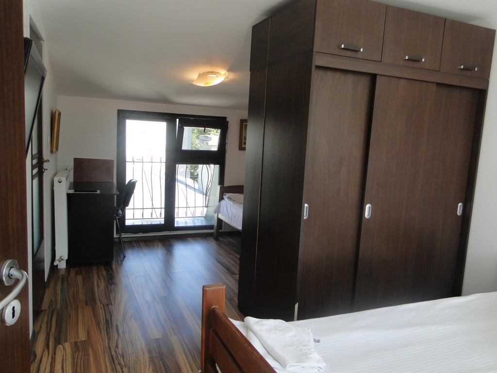 Hostel Bella Italia Brăila Exteriör bild