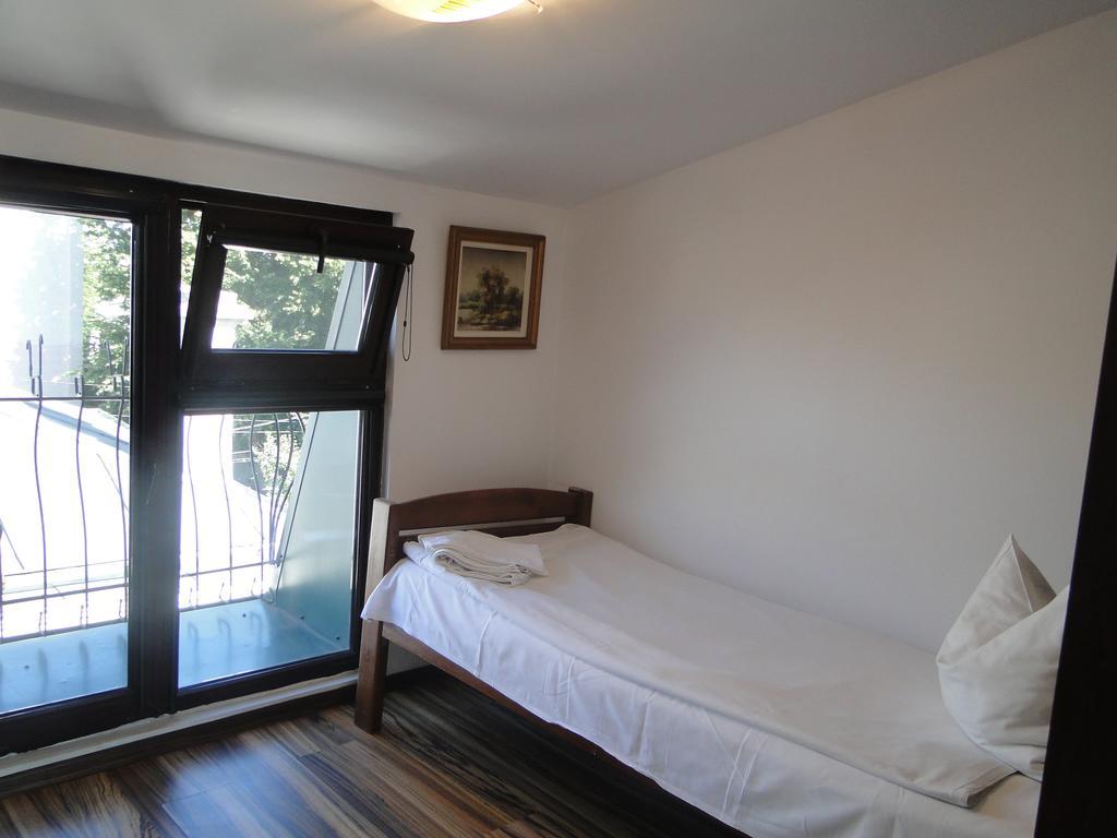 Hostel Bella Italia Brăila Exteriör bild