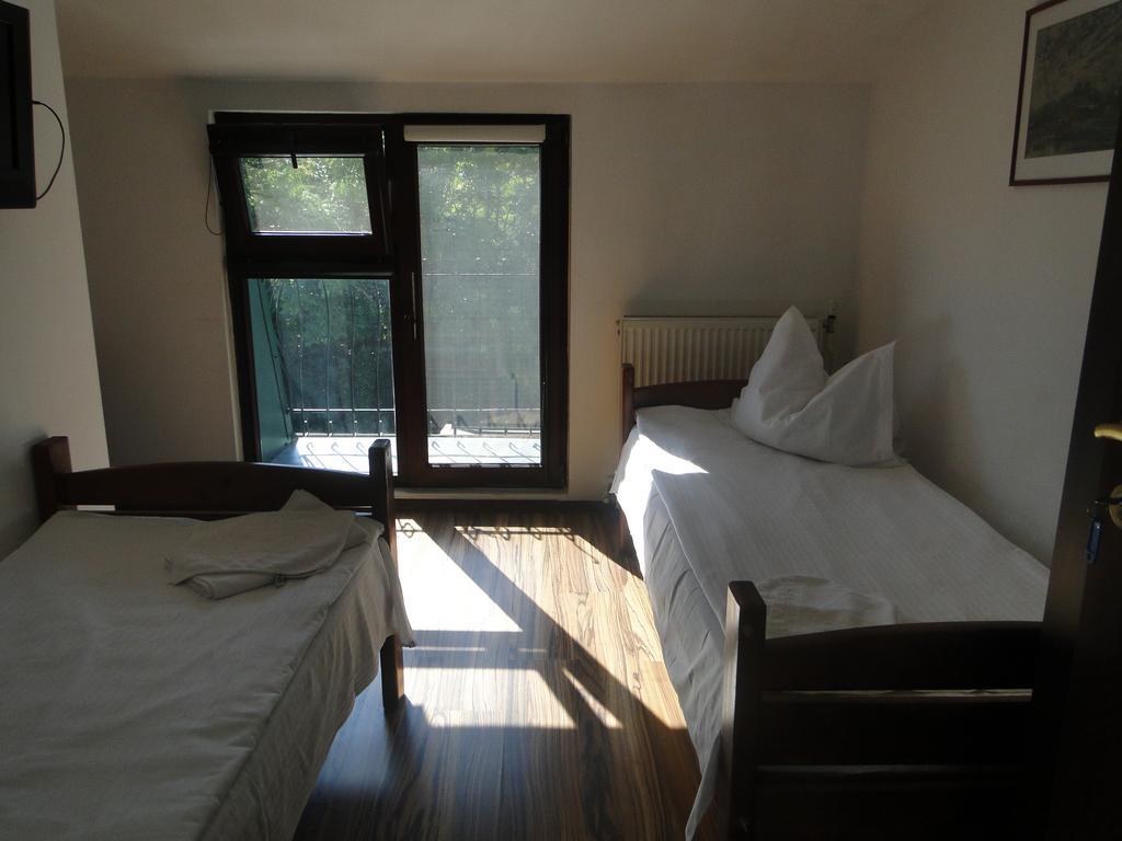 Hostel Bella Italia Brăila Exteriör bild