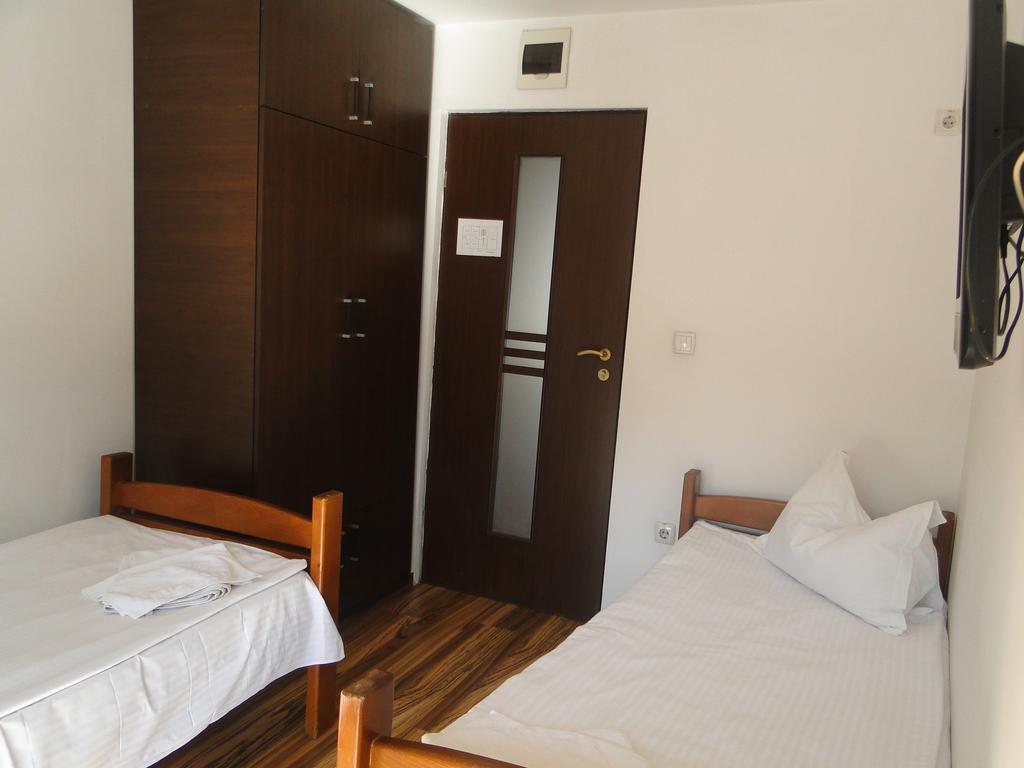 Hostel Bella Italia Brăila Exteriör bild