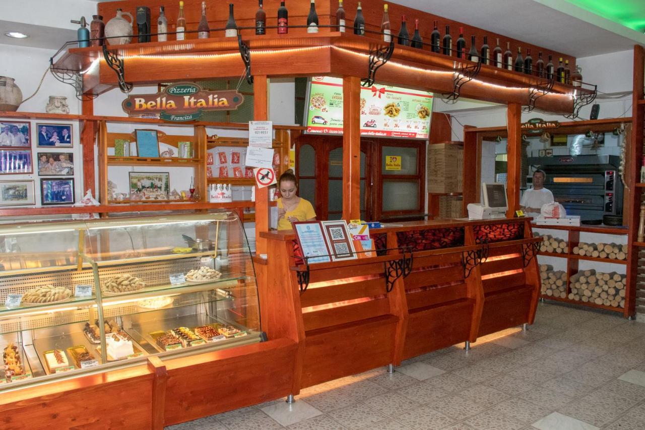 Hostel Bella Italia Brăila Exteriör bild