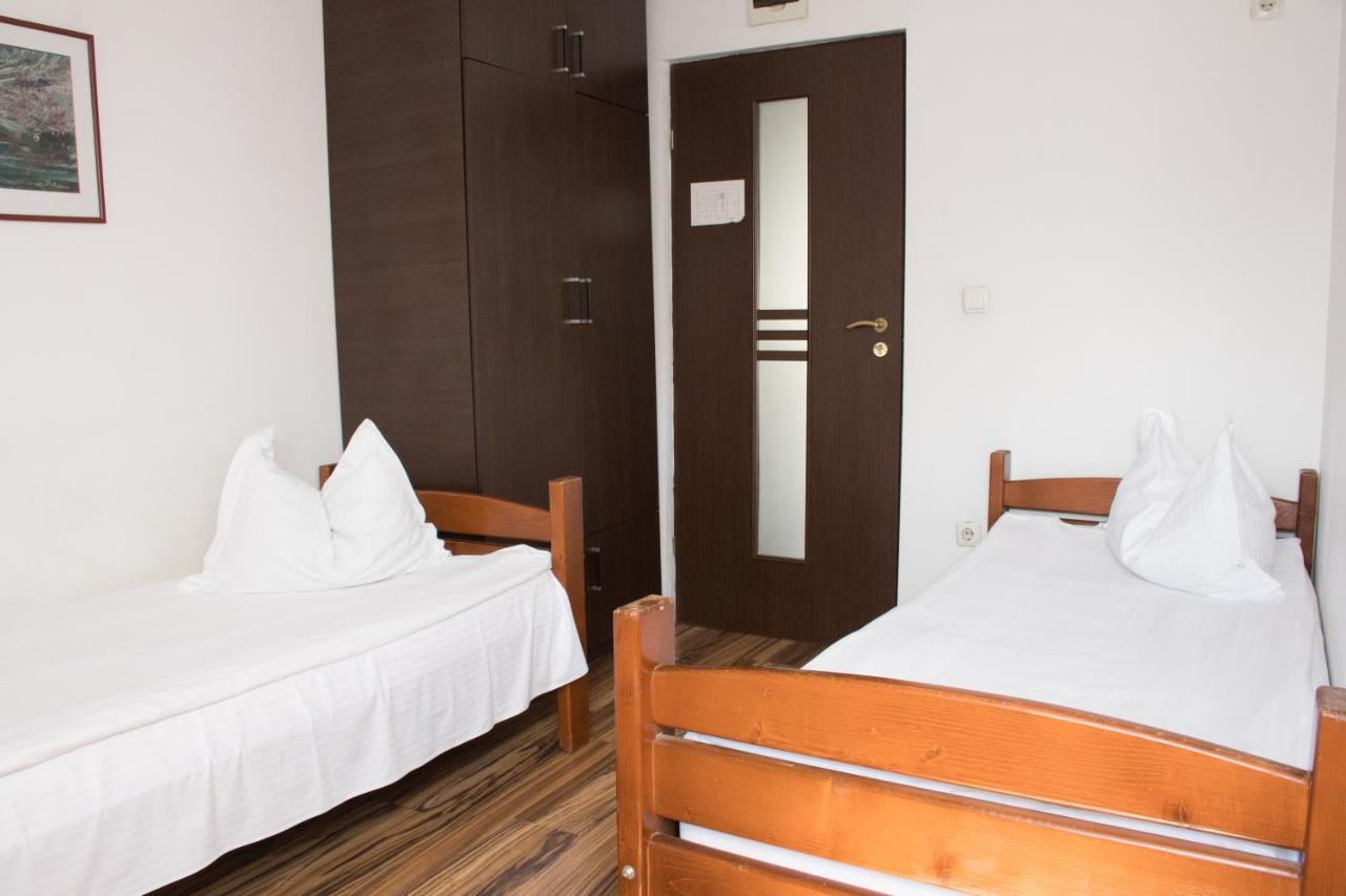 Hostel Bella Italia Brăila Exteriör bild