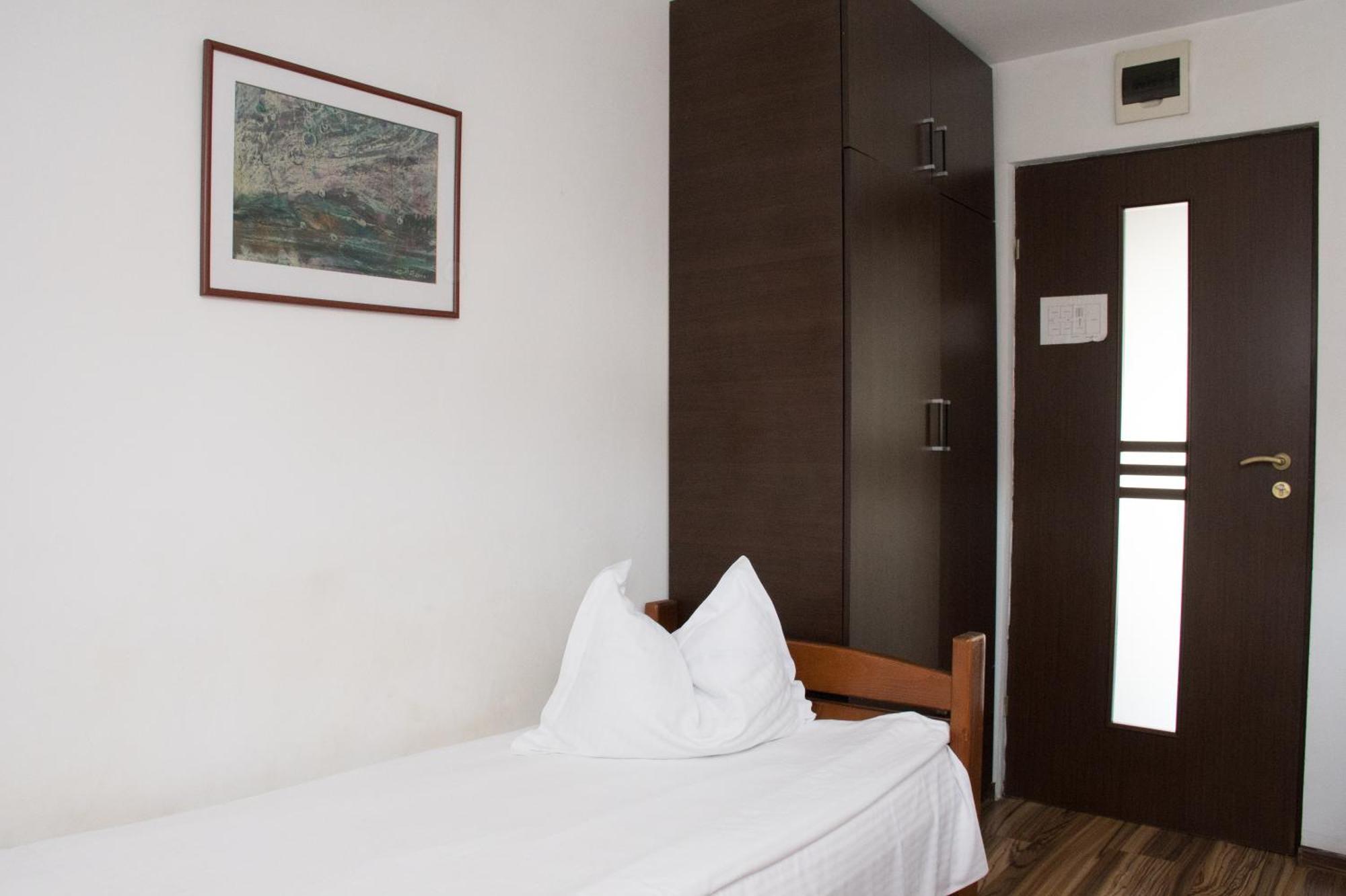 Hostel Bella Italia Brăila Exteriör bild