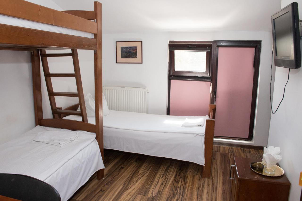 Hostel Bella Italia Brăila Exteriör bild
